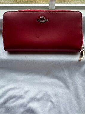 Coach Logo Red Slim Accordion Zip
Leather Wallet